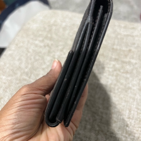 Authentic Gucci Wallet - Picture 3 of 14